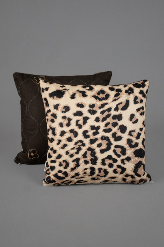 Набор декоративных подушек стеганых со съемным чехлом и кантом 45х45 см 2 шт 'Sheba'